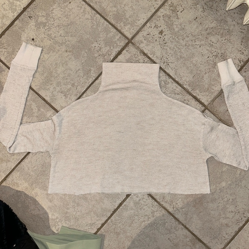 Wilfred cropped turtle neck (size xs)